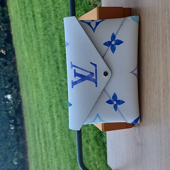 Louis Vuitton Kirigami Pochette Medium Blue By the Pool Collection 2023 - Picture 1 of 12